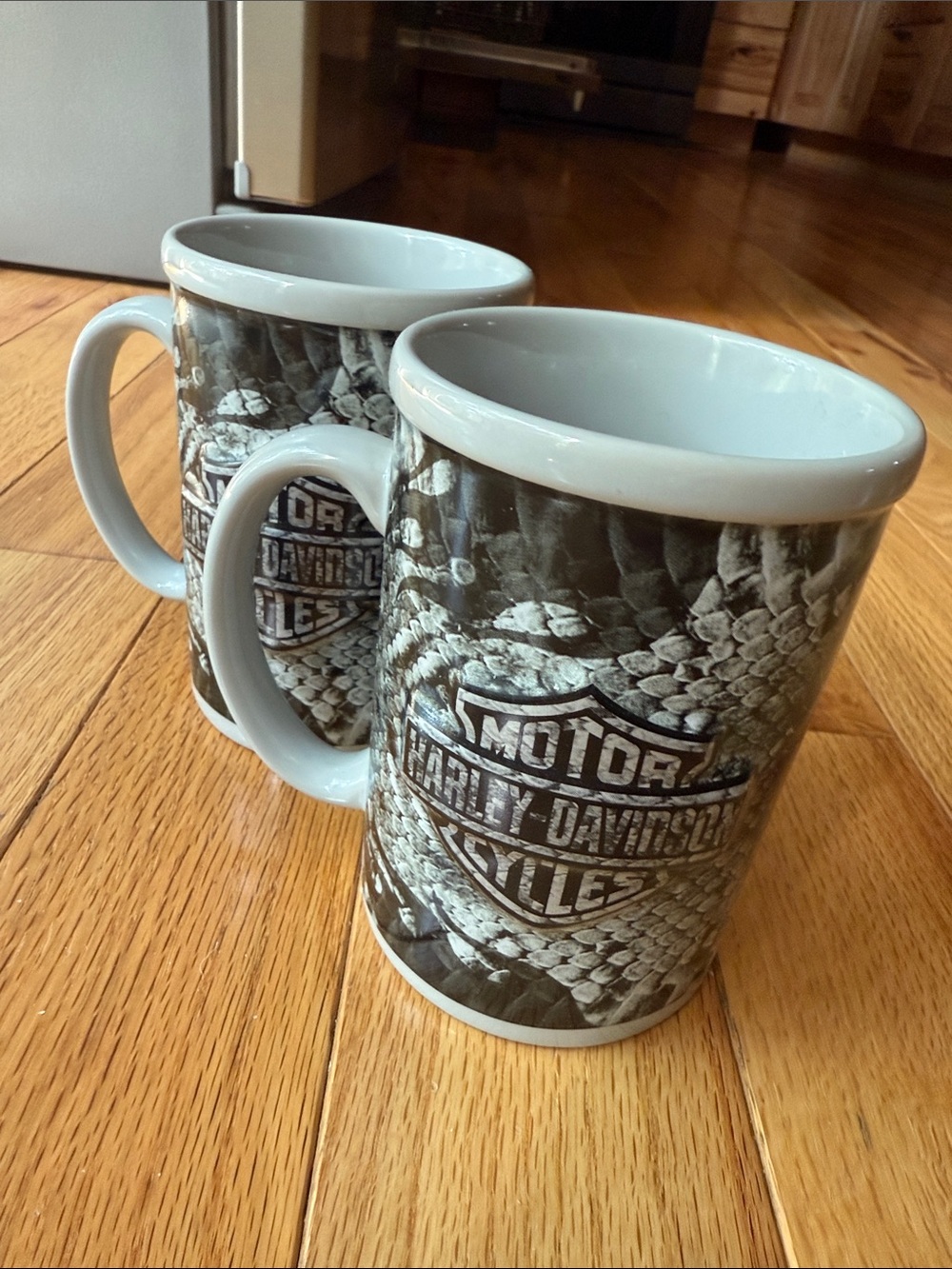 Harley-Davidson Gray and Black Snake-Pattern Ceramic Mug Duo